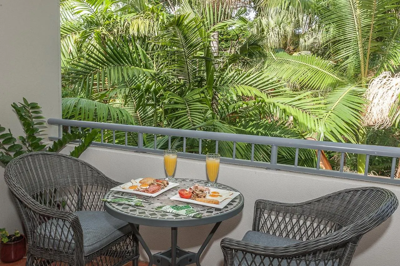 Oasis At Palm Cove Aparthotel