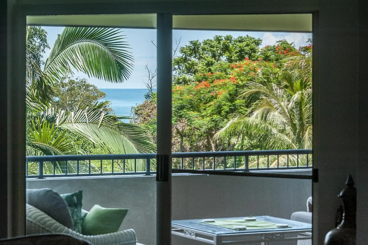 Oasis At Palm Cove Aparthotel