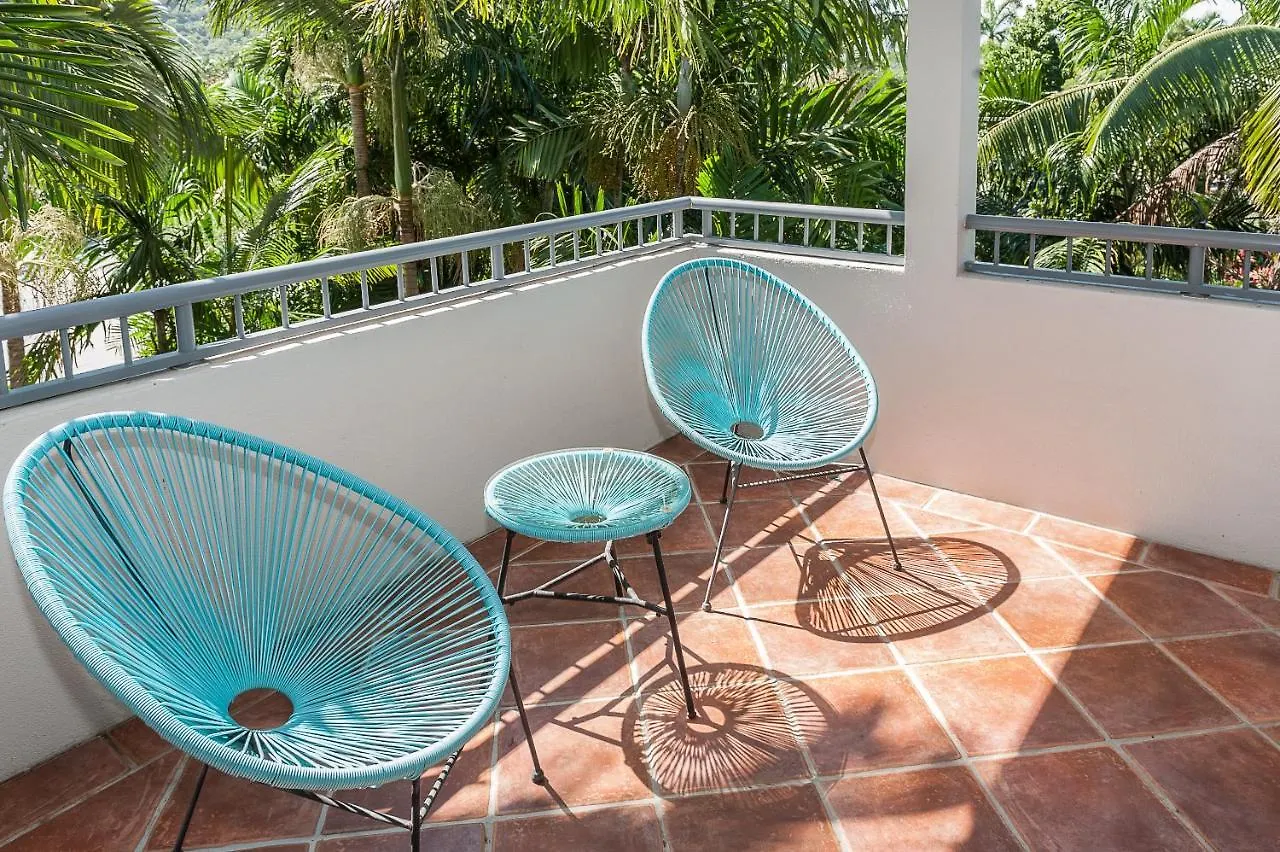 Oasis At Palm Cove Aparthotel