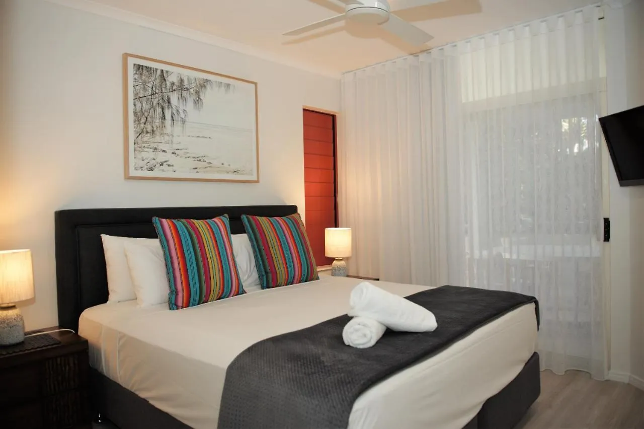 Oasis At Palm Cove Aparthotel