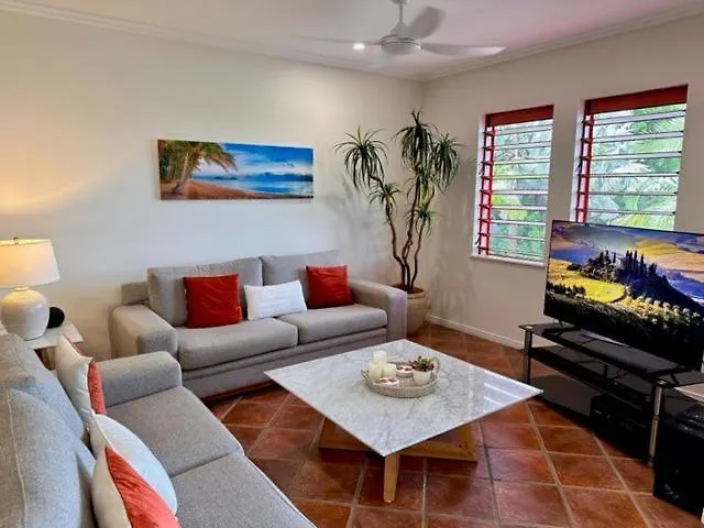 Oasis At Palm Cove Aparthotel