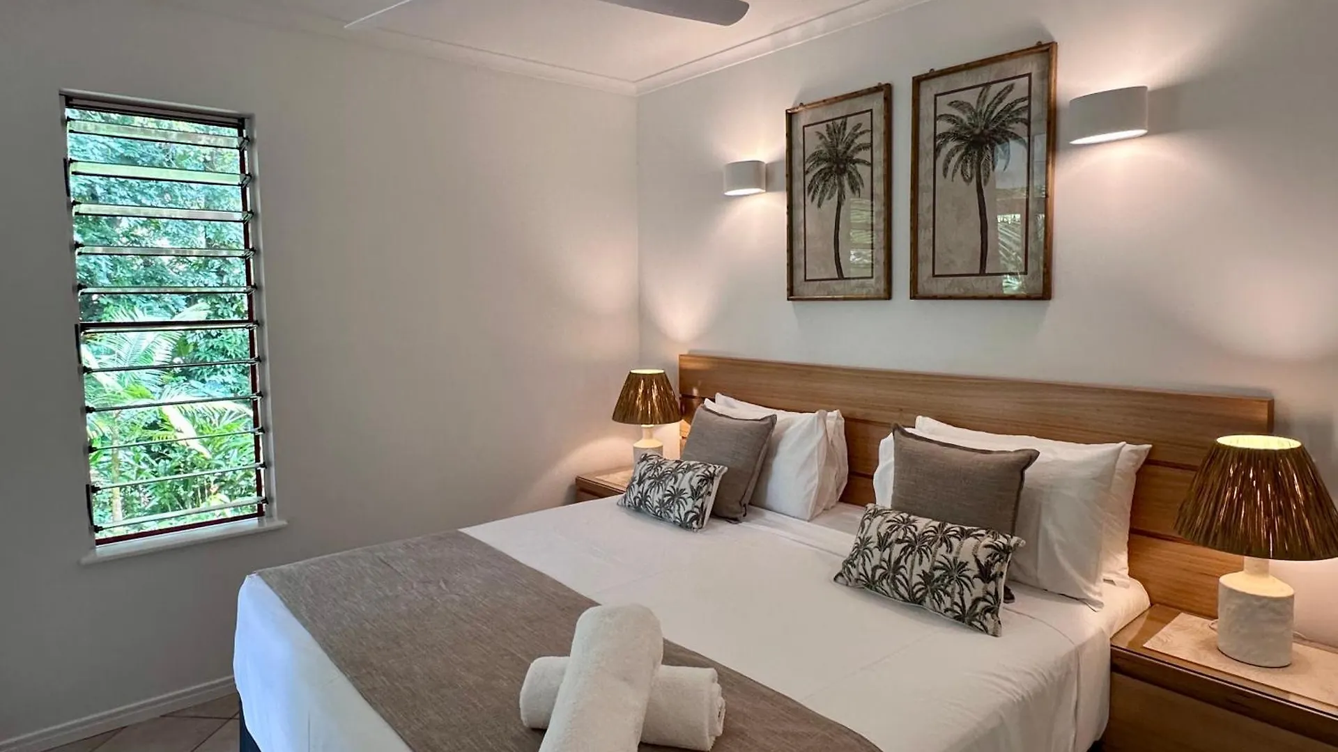 ****  Oasis At Palm Cove Aparthotel Australië