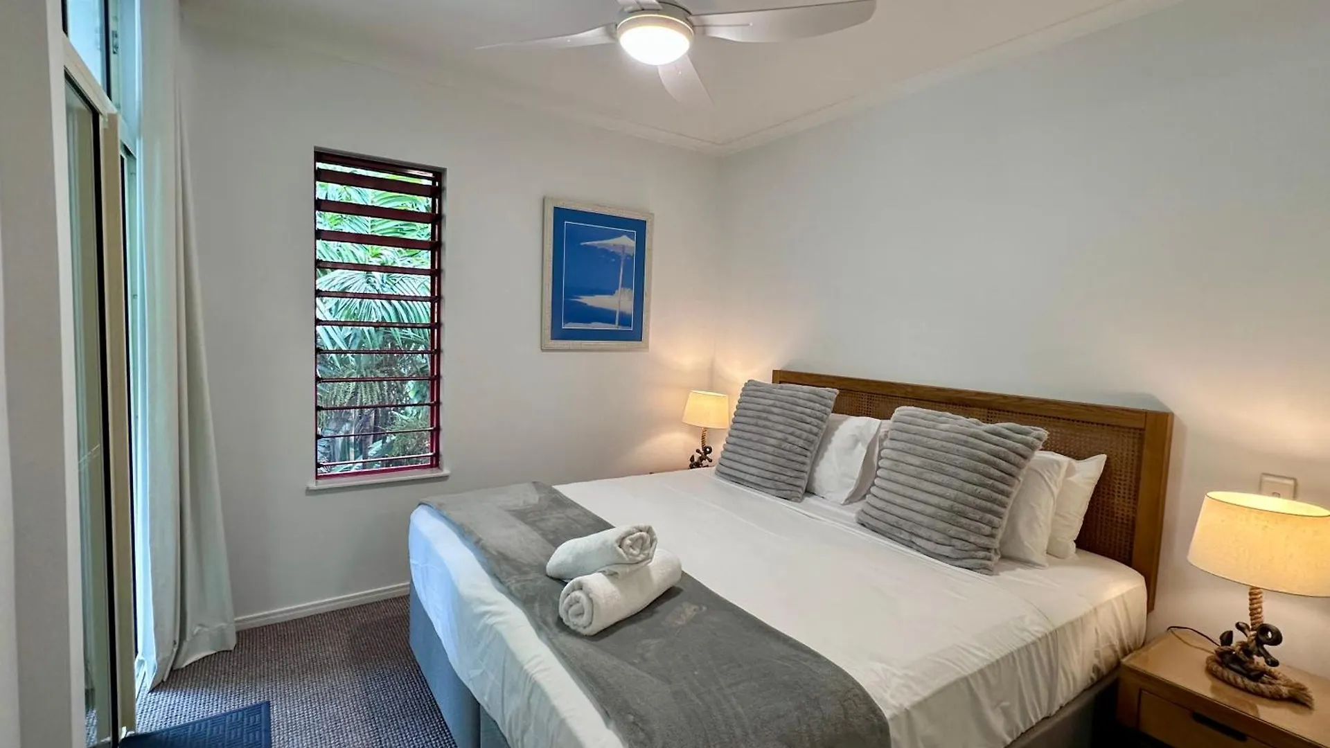 Oasis At Palm Cove Aparthotel