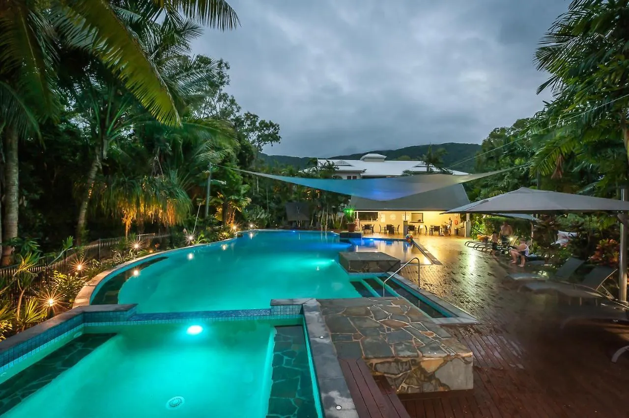 Oasis At Palm Cove Aparthotel